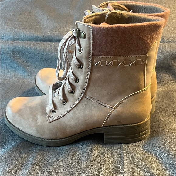 Earth Origins Light Brown Lace-Up Boots - Picture 2 of 11